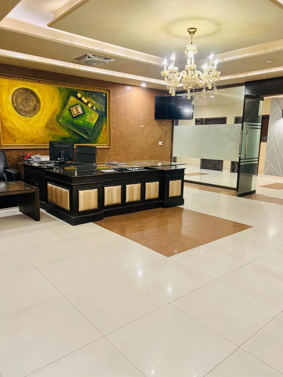 Grand Regent Hotel And Suites Файсалабад Екстер'єр фото